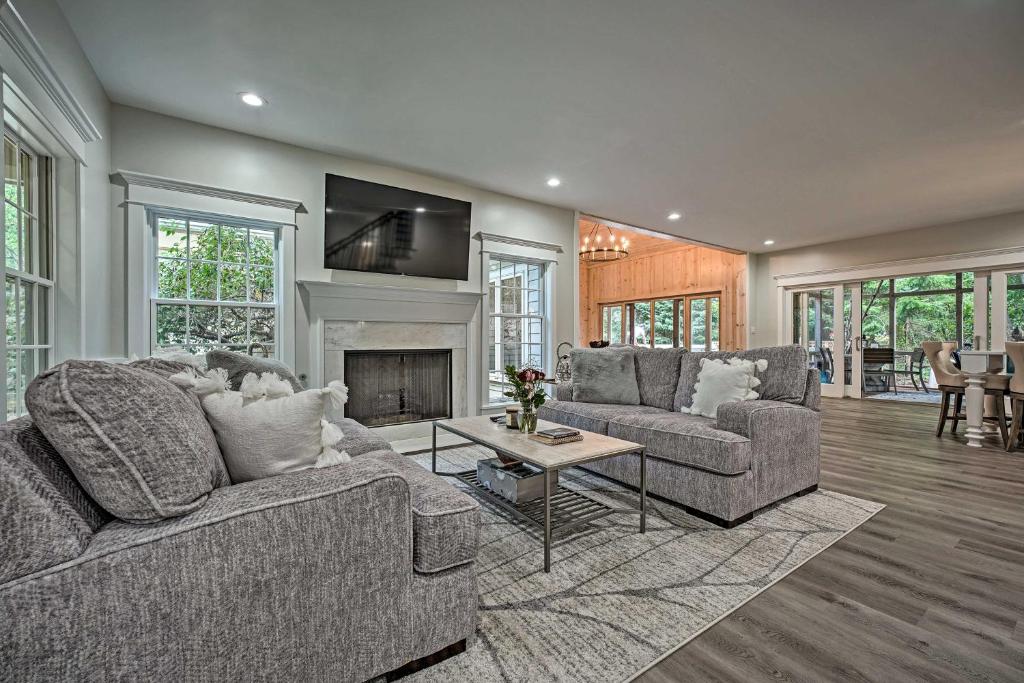 Luxury Family Home with Deck, Swim Spa and Grill! photo 3