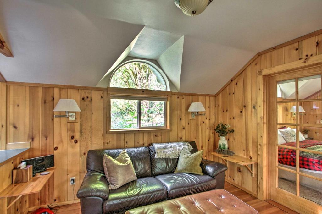 Elk Hideaway Ashford Cottage with Hot Tub! photo 2