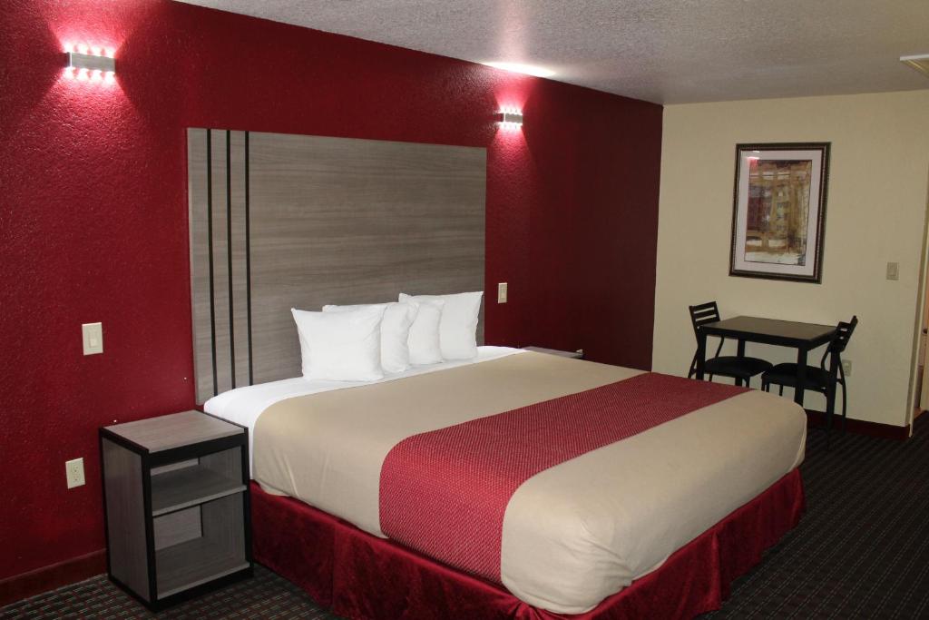 Scottish Inns Fort Worth image
