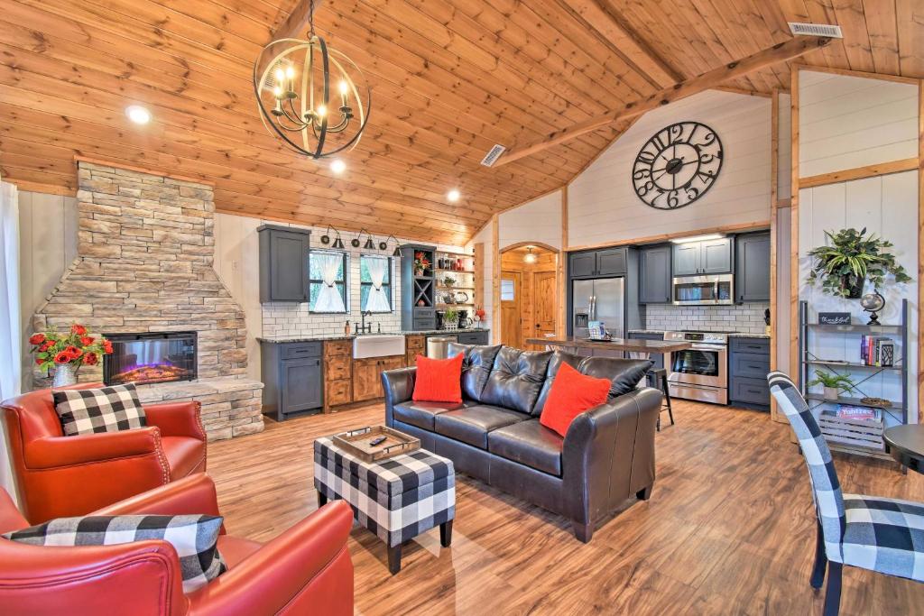 Modern Cabin with Spacious Deck, BBQ, and Pergola! photo 3