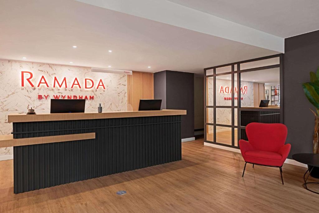 Ramada by Wyndham Valencia Almussafes photo 2