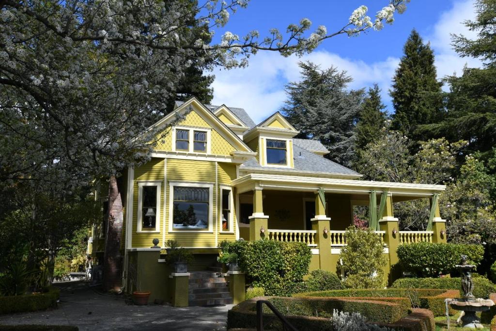 Calderwood Inn image