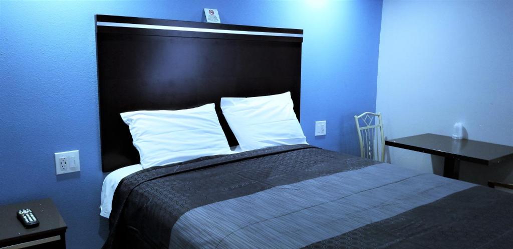 Двухместный (Номер Делюкс с кроватью размера «queen-size»), showtime motel