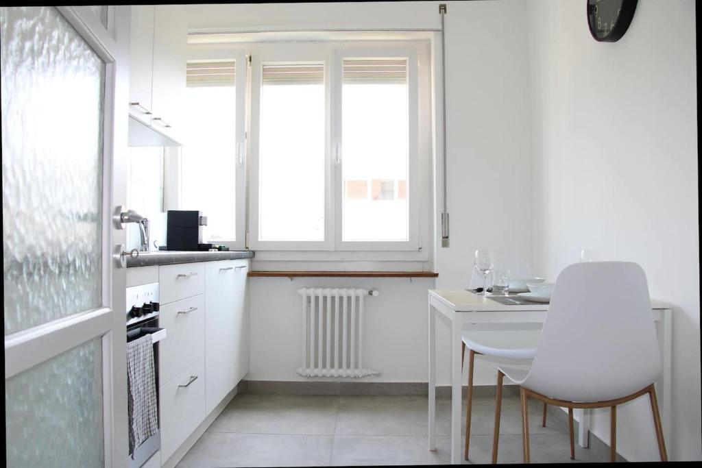 New & Modern Apartment with Beautiful Lake View! photo 2