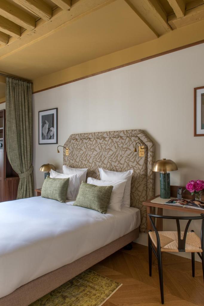 Двухместный (Улучшенный номер с кроватью размера «queen-size»), Hôtel Saint Germain Des Prés