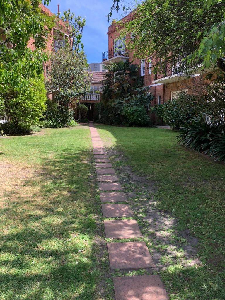 East Melbourne City Studio - Amazing Location & Sunny Charm photo 4