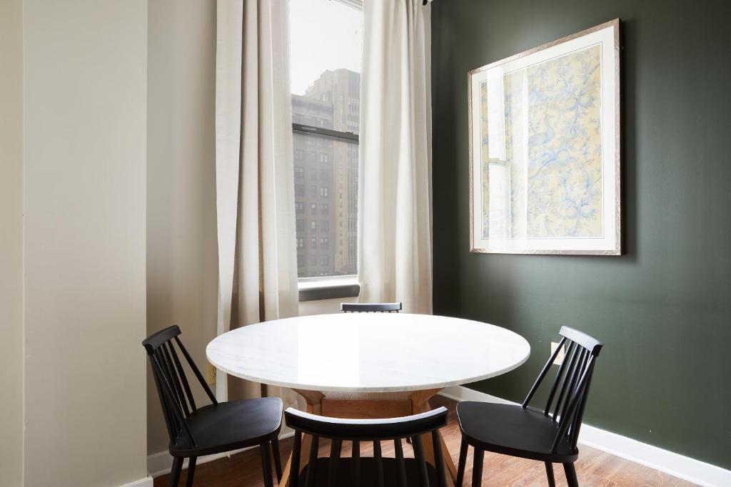 Сьюит (Люкс с кроватью размера «king-size»), Sonder l Liberty Place