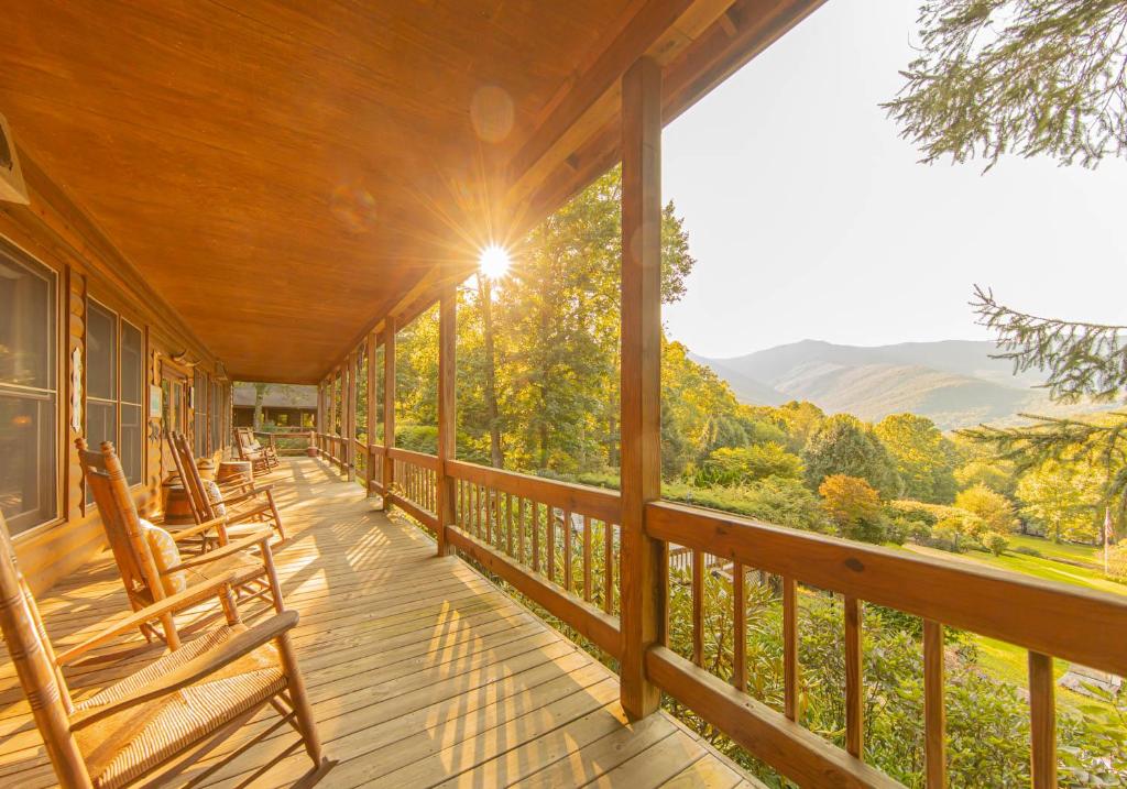 Mount Mitchell Eco Retreat image