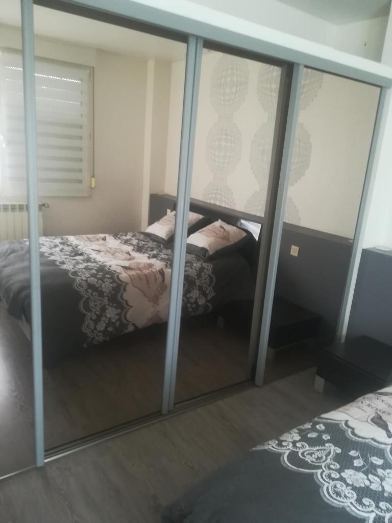 Logement de plein pied à MIRECOURT photo 2
