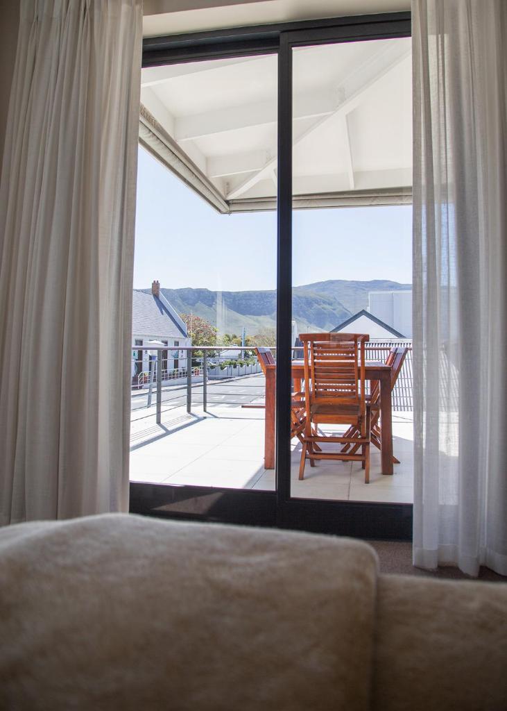 Marine Square Luxury Suites photo 4
