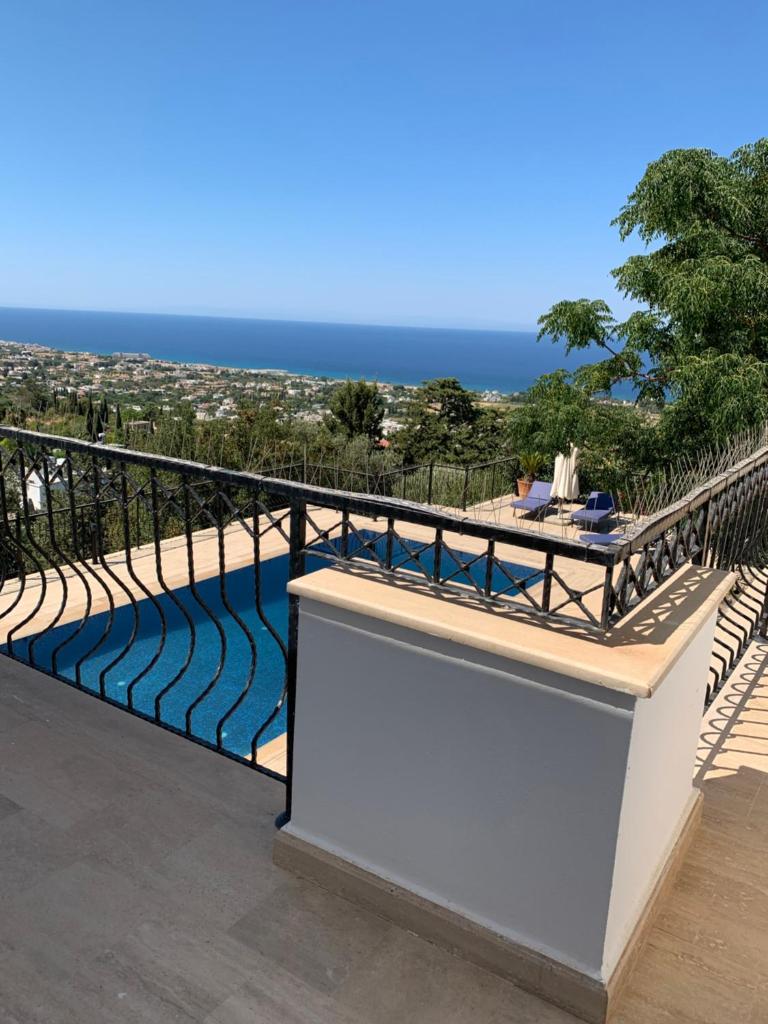 Spectacular views from this villa in Lapta photo 4