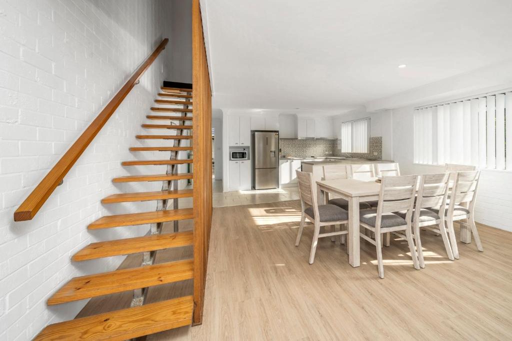 Husky 56 Beachfront Villa's photo 3