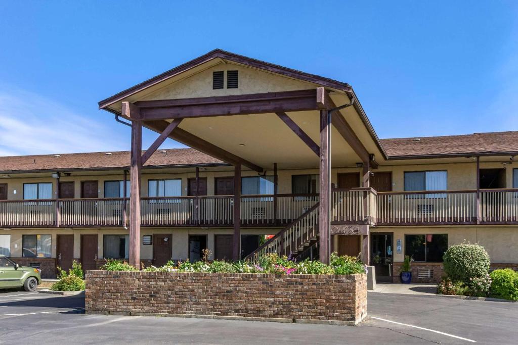 Econo Lodge Ellensburg Near University image