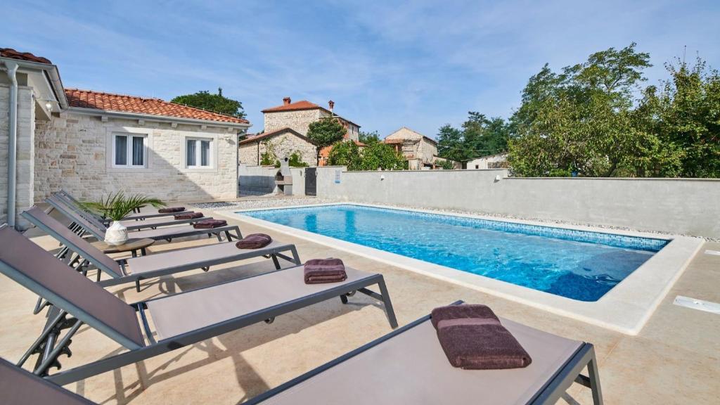 Villa Leon photo 1