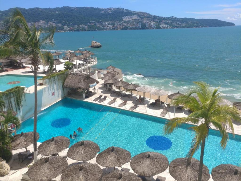 Suite en torres gemelas con vista al mar photo 1