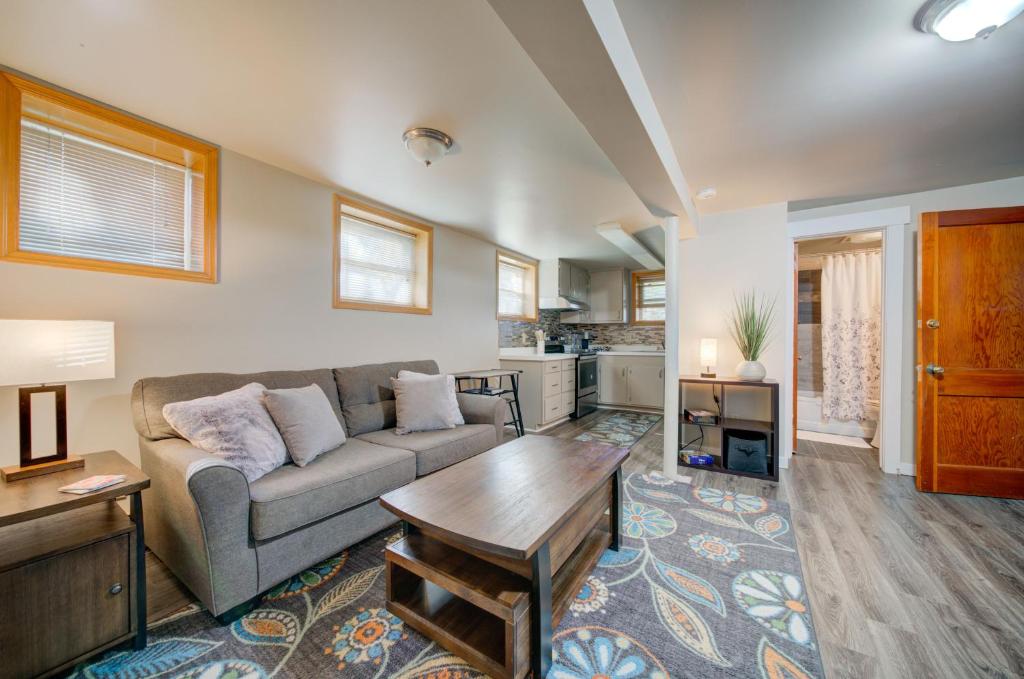 Charming and cozy downtown Bozeman 1 bedroom condo Walk to dinner and drinks image