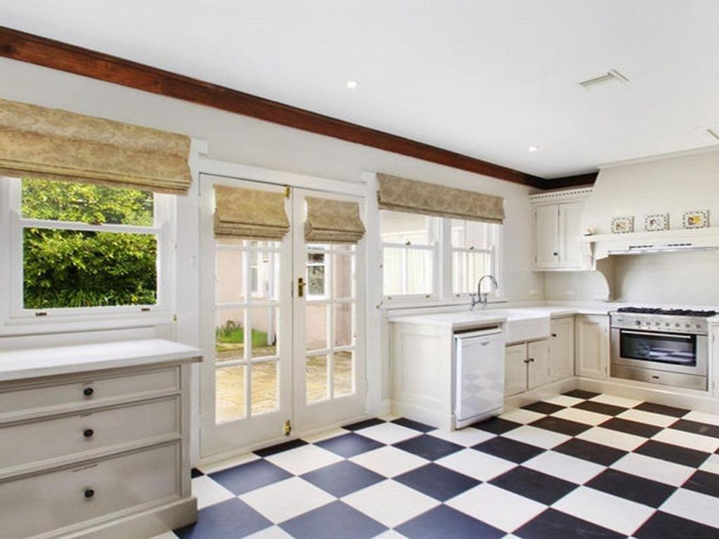 Robin Hill Manor photo 3