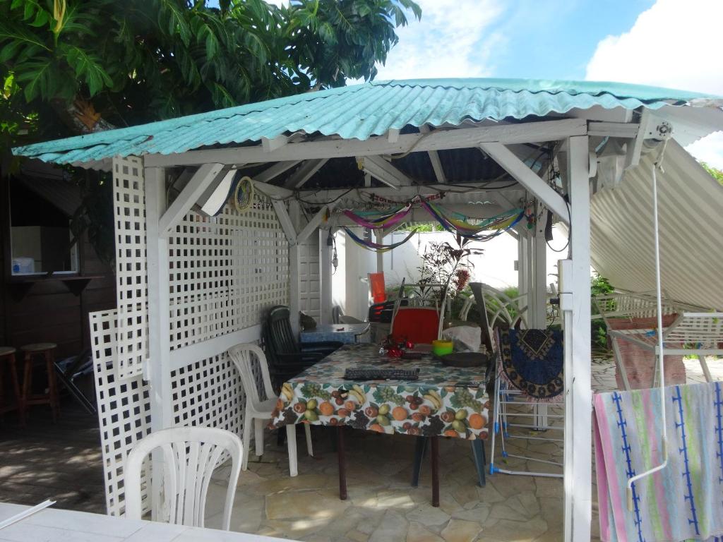 Maison de 3 chambres avec piscine privee terrasse amenagee et wifi a Morne A l'Eau photo 2
