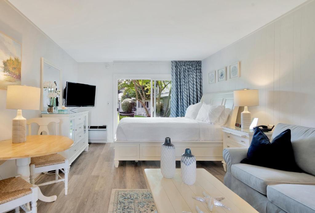 East Hampton House Resort image