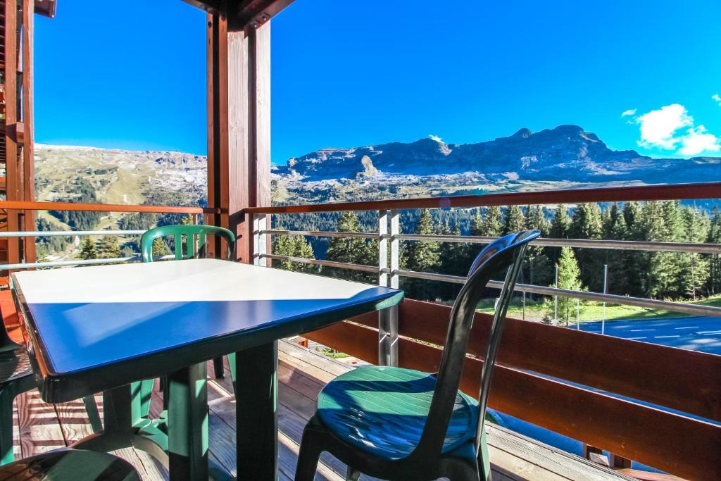 Stunning 3-bedroom apartment with mountain views photo 4