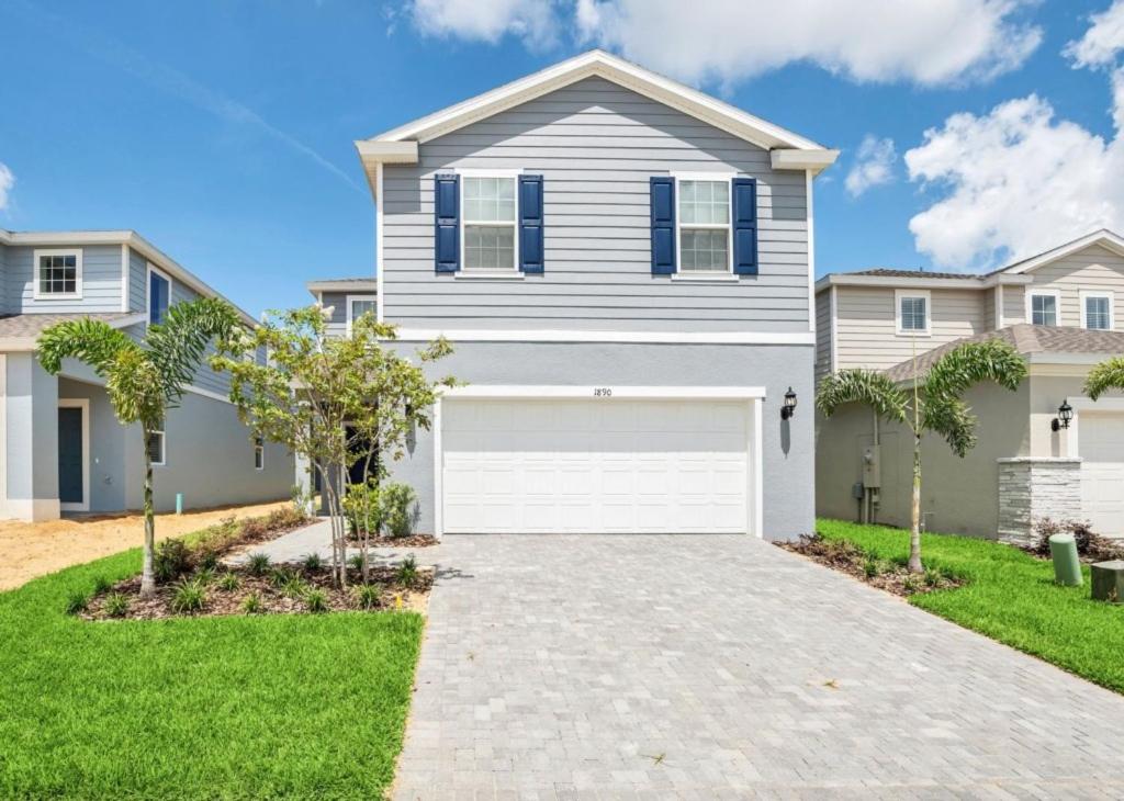 5 Bed With Fantastic Game Room In Fun Resort! 5 Bedroom Townhouse by RedAwning image