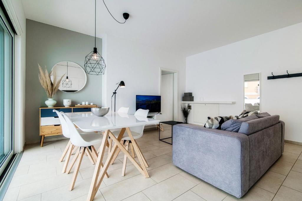 Brissago 3 by Quokka 360 - romantic one-bedroom flat with large terrace photo 1