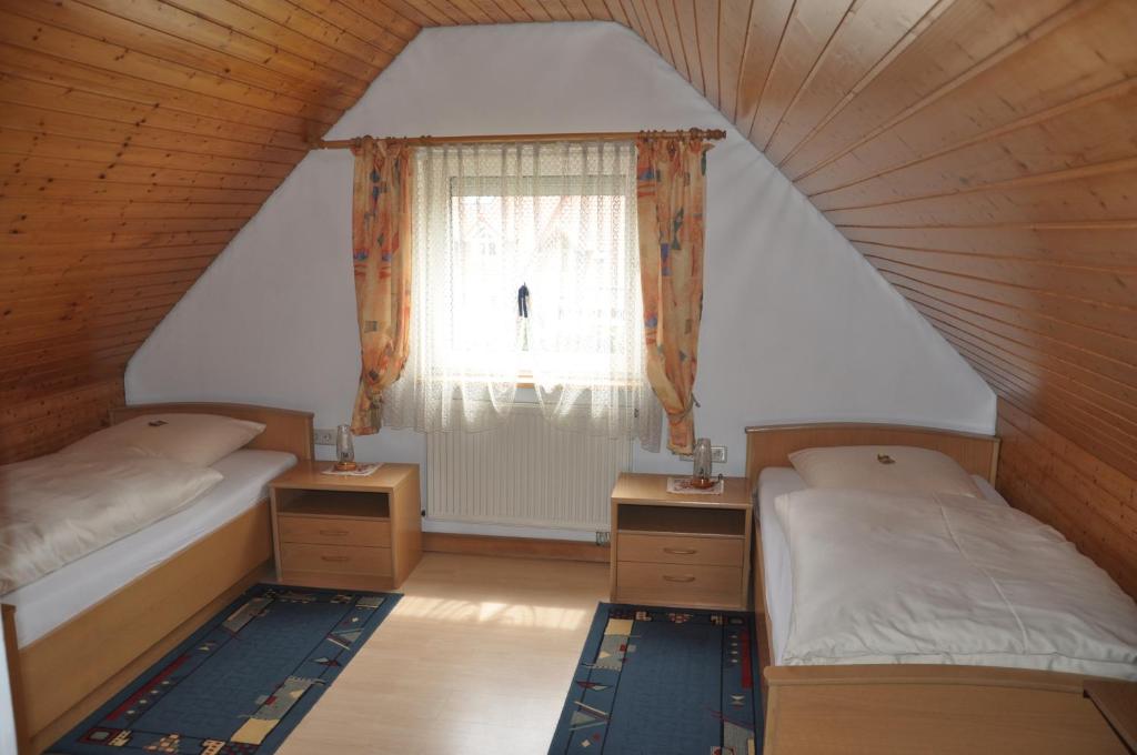 Двухместный (Двухместный номер с 2 отдельными кроватями), Gasthof Liederhalle