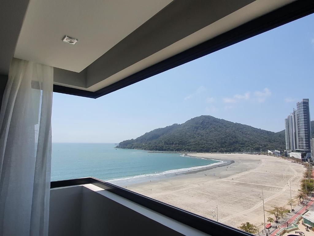 Lindo apto tudo novinho, prédio frente mar photo 4