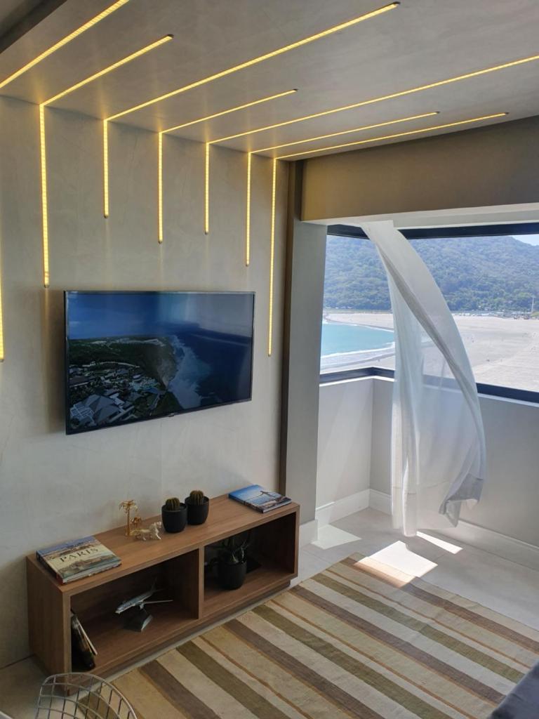 Lindo apto tudo novinho, prédio frente mar photo 3