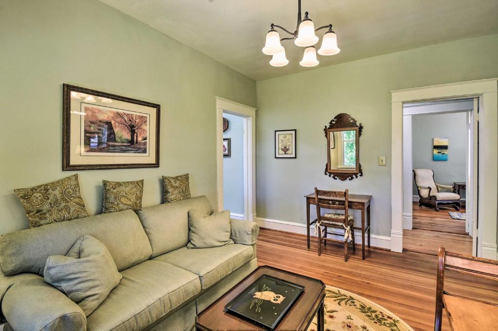 Cozy Gloucester Getaway with Porch and Sunroom! photo 4