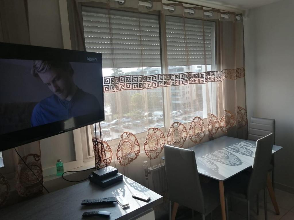 Location d'appartement entièrement meublé près de Genève photo 3