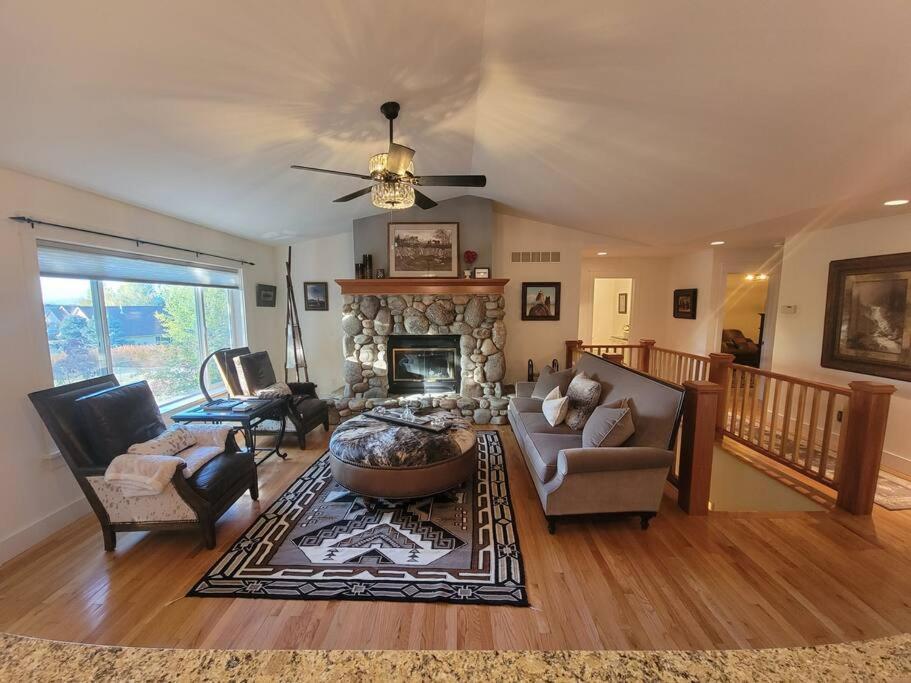 Among the Aspens Family Cottage image