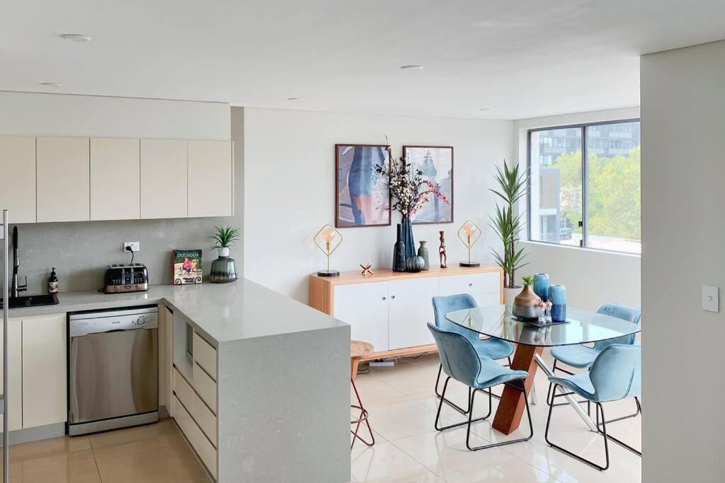 Crows Nest - Executive Penthouse - 3 Bedroom- 5km to City photo 1