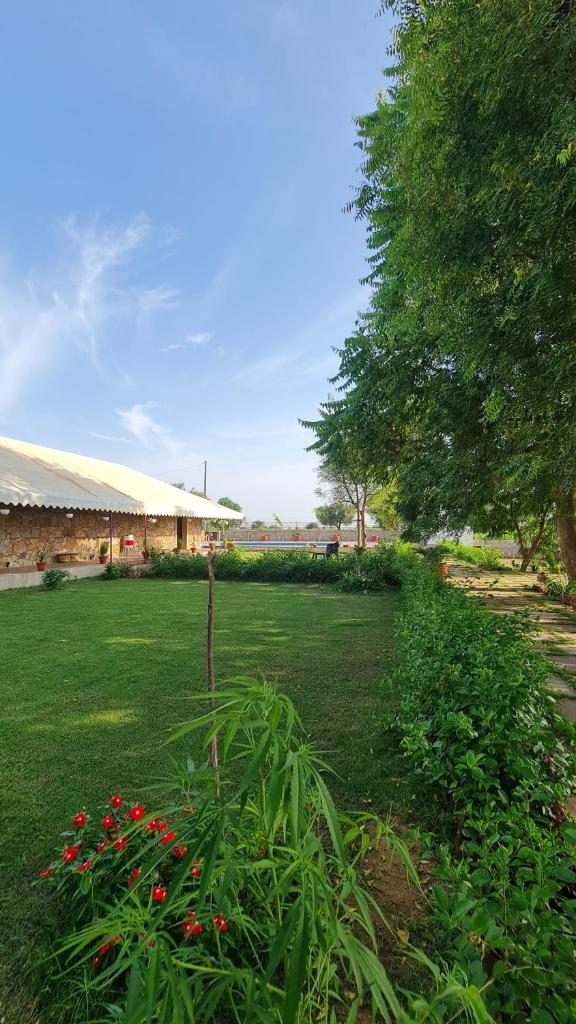 The Rustic Villa, a stay with luxuries amenities and exotic nature photo 2