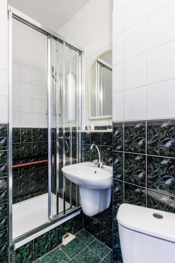 Двухместный (Small Double Room with Small Bathroom (Parking view)), Hotel Helios