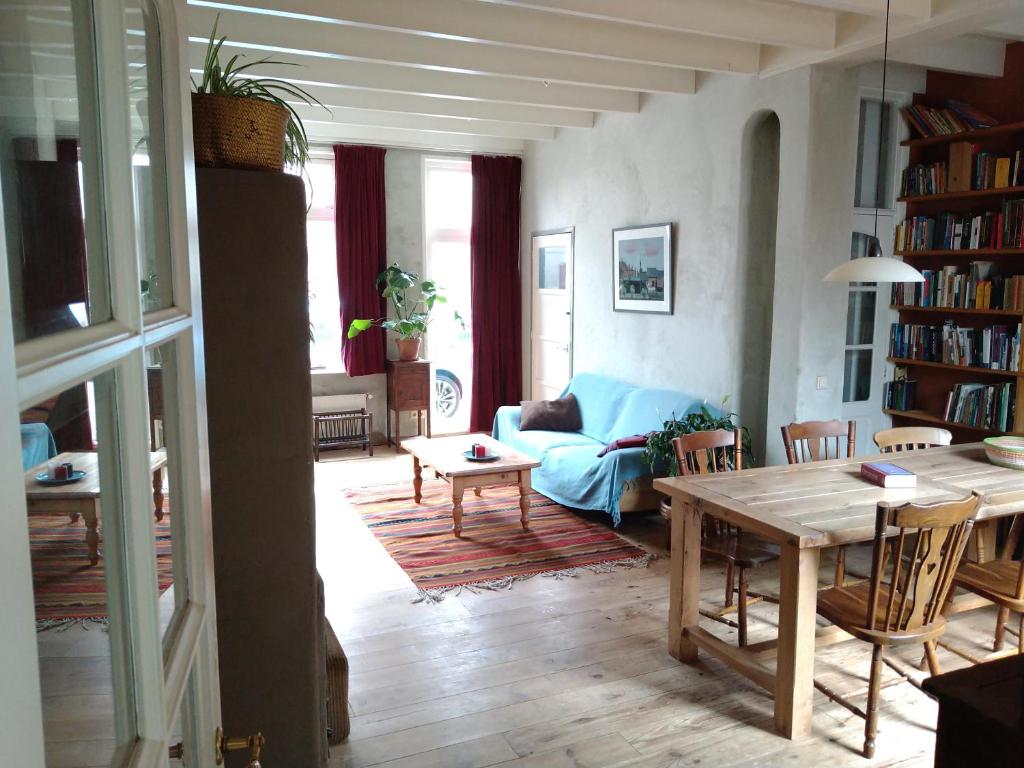 Logies de Zeeuwse Klei, een gezellig jaren 30 huis photo 1