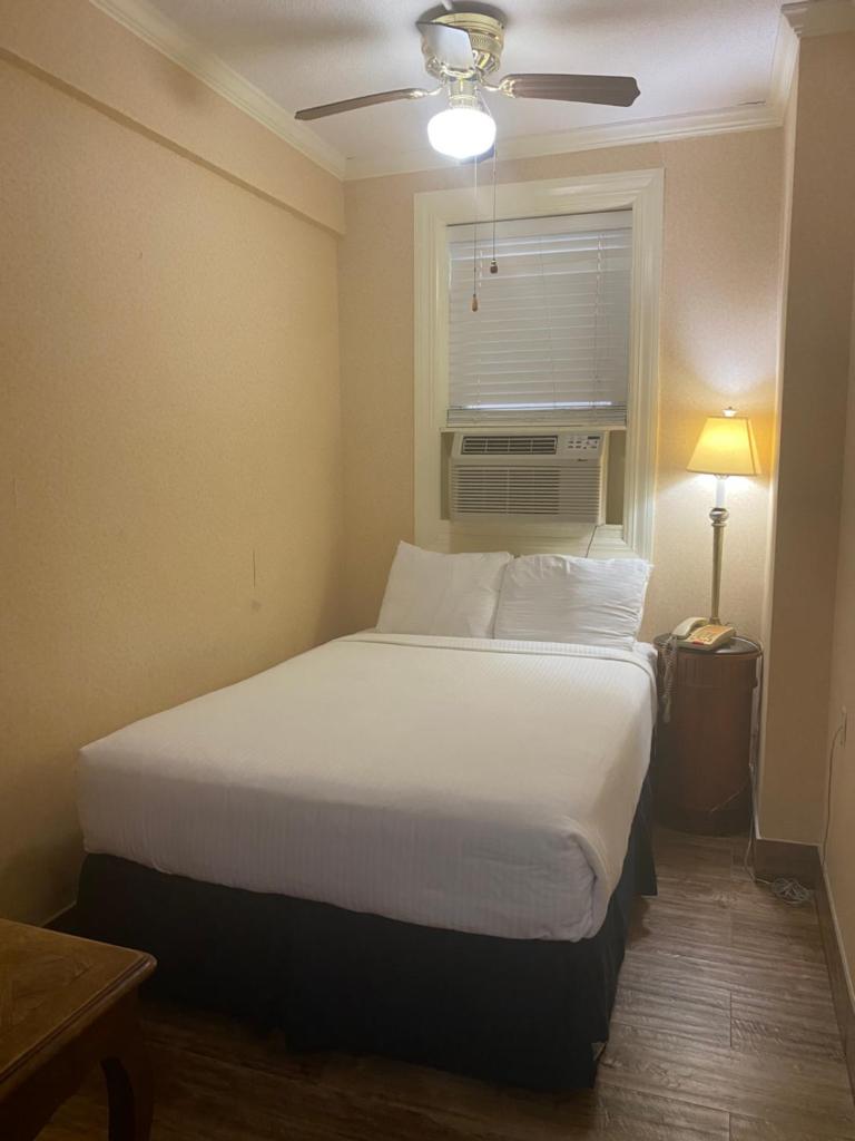 Одноместный (Бюджетный одноместный номер), District Hotel
