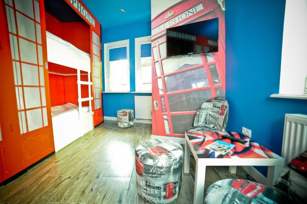 Номер (Кровать в общем 6-местном номере для мужчин и женщин), World Hostel