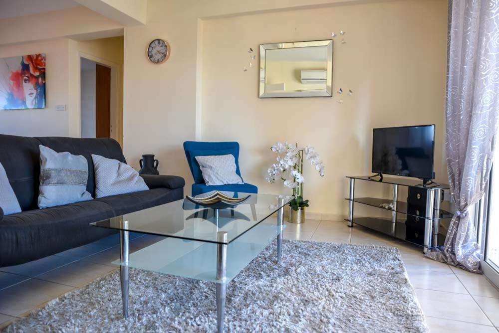 Melania Gardens Apartment photo 2