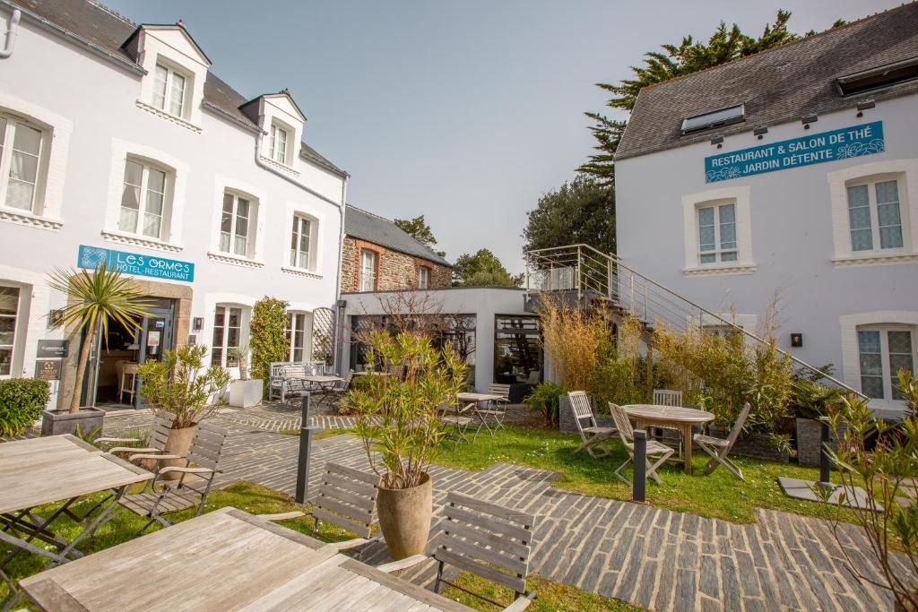Hôtel Traiteur Les Ormes, The Originals Relais photo 3