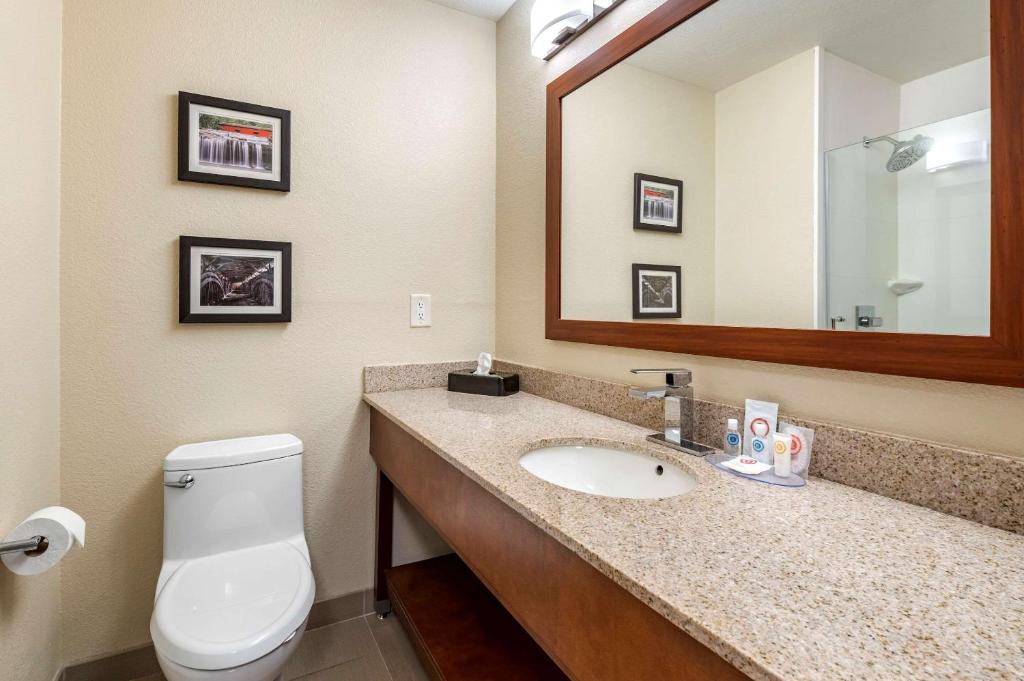 Comfort Inn La Porte photo 4