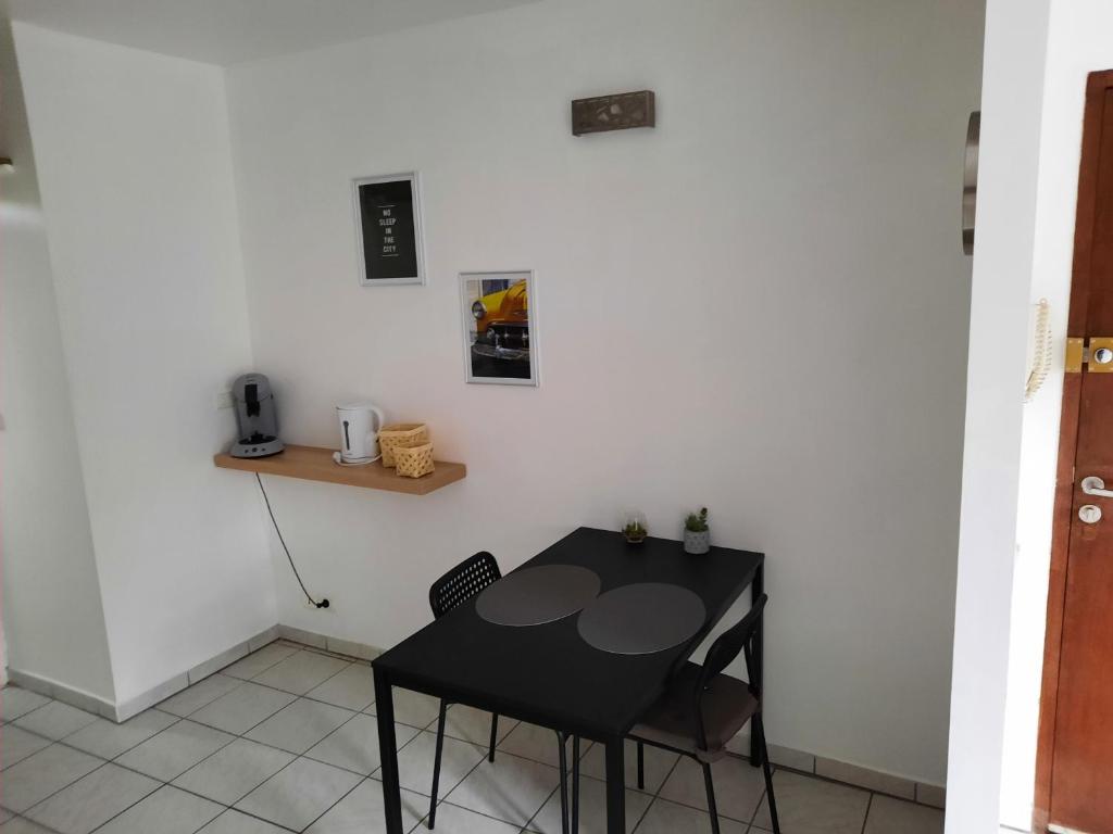 Proximite zone industrielle ,WIFI Netflix, Tout confort photo 3