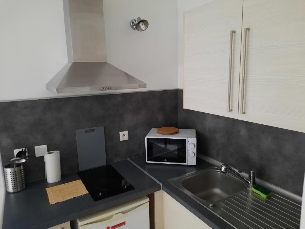 Proximite zone industrielle ,WIFI Netflix, Tout confort photo 4