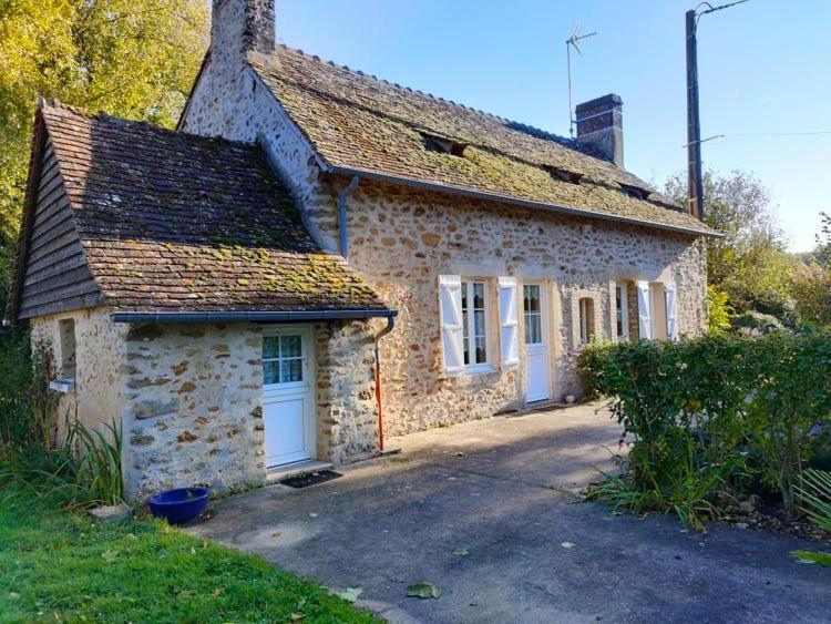 "Rêves de Gamins", Chambre de droite, 4 couchages dans gîte de campagne "La Camusière", proche du Pôle Européen et du circuit des 24h photo 1