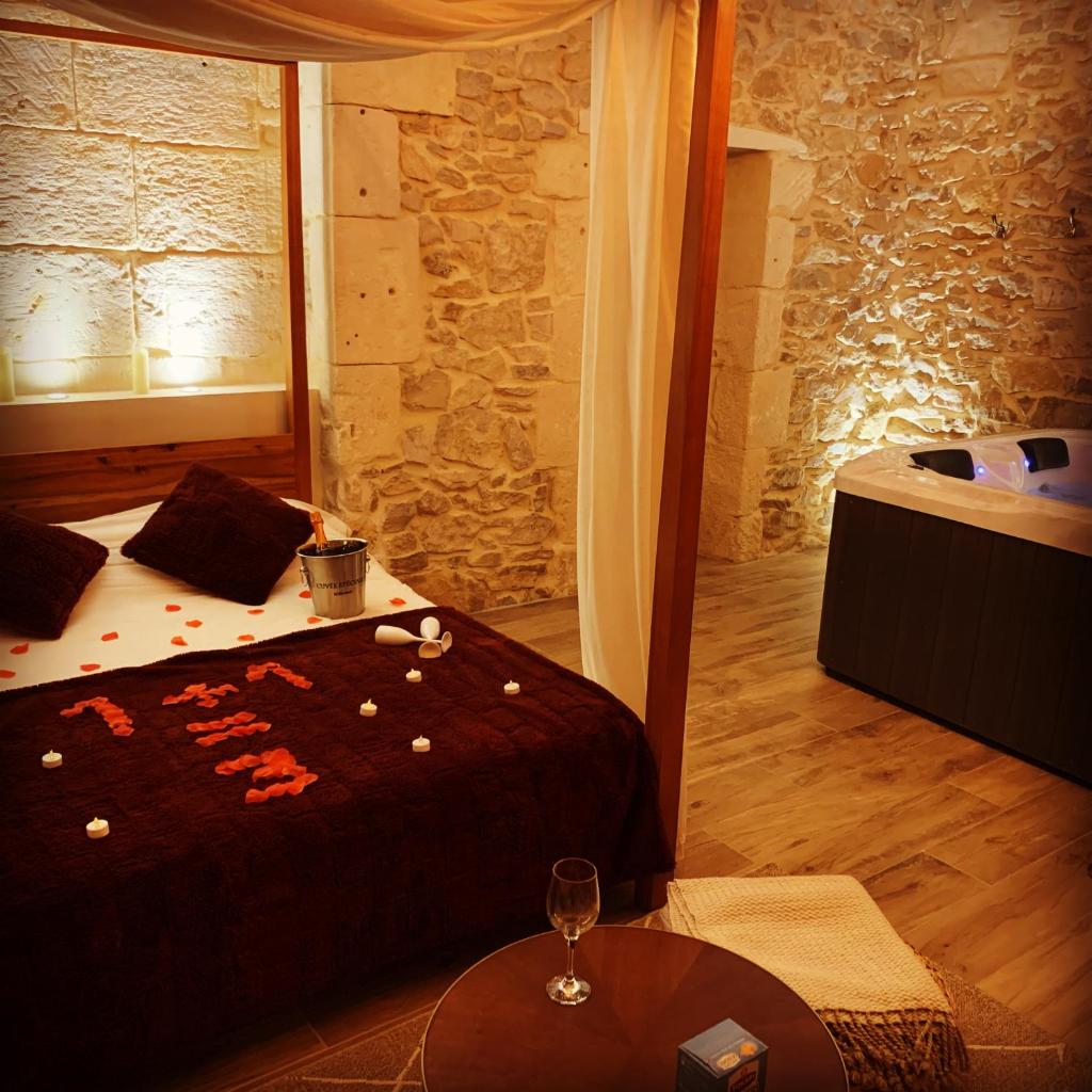 Suite de caractère avec Jacuzzi photo 3