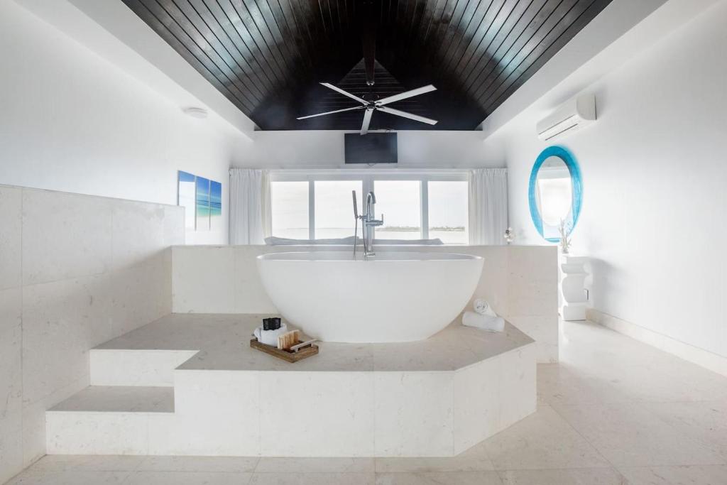 SulMare at Taylor Bay Luxury villas photo 3