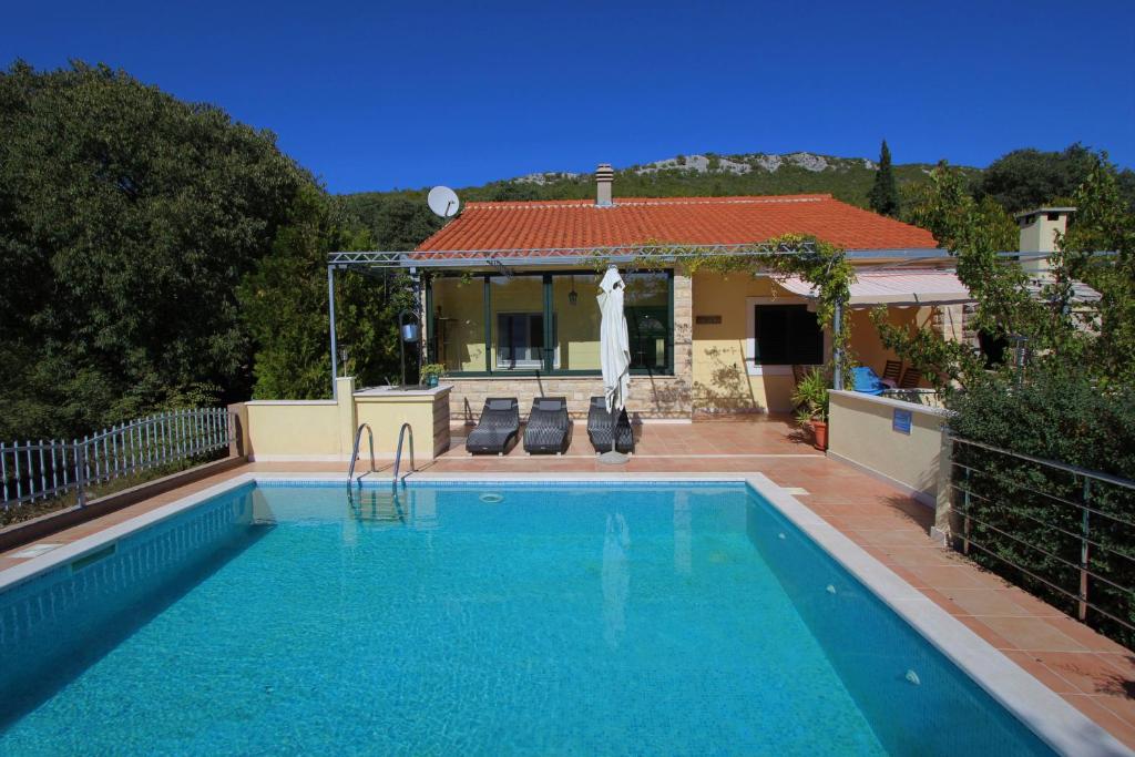 Holiday house Lovre photo 2