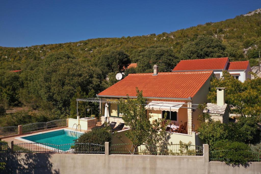 Holiday house Lovre photo 3