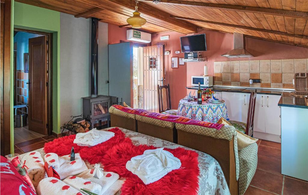 Nice Home In La Acea De La Borrega With Wifi, 1 Bedrooms And Outdoor Swimming Pool photo 4