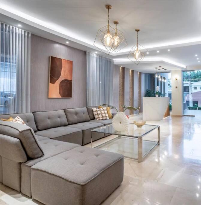Dom. Rep. Exclusive 2 bed Apt. Evaristo Morales photo 2